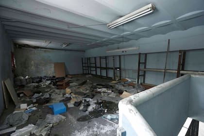 El interior del edificio donde funcionaba la caballeriza presenta signos de deterioro; desde abril comenzará la restauración