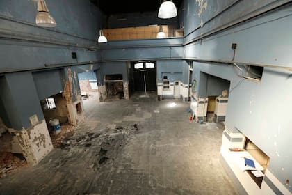 El interior del edificio donde funcionaba la caballeriza presenta signos de deterioro; desde abril comenzará la restauración