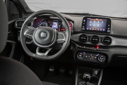 El interior del Fiat Cronos, el modelo de Stellantis que aumentó un 3% sus precios para enero