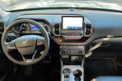 El interior del Ford Bronco Sport Wildtrak es sobrio y muy equipado