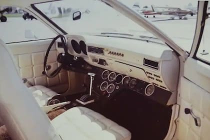 El interior del Ford Pinto Volador tenía los comandos para dirigir al vehículo en tierra y en aire