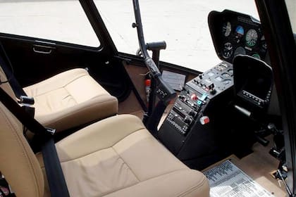El interior del helicóptero Robinson R66