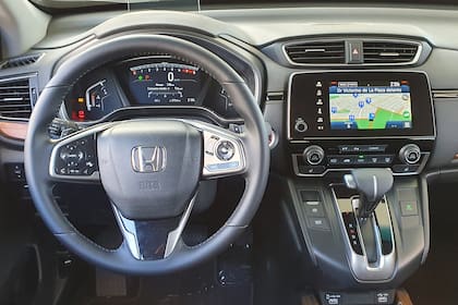 El interior del Honda CR-V luce excelentes materiales y terminaciones y un gran equipamiento