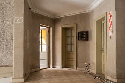 El interior del hotel mantiene su identidad y sólida estructura de estilo marcado