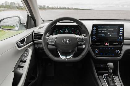 El interior del Hyundai Ioniq es sobrio, moderno y con materiales y terminaciones de excelente calidad