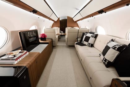 El interior del jet de Kim Kardashian, el Gulfstream G650ER, es de cashmeere claro.
