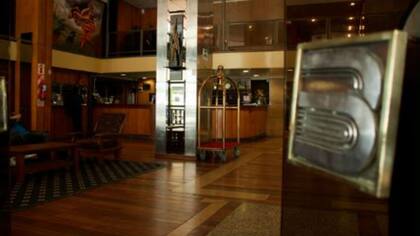 El interior del lobby del hotel manejado por la cooperativa de trabajadores