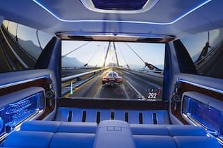 El auto de lujo que tiene una pantalla de cine de 65″, siete proyectores y compartimentos ocultos