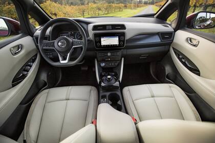 El interior del Nissan Leaf es muy amplio y cuenta con un gran equipamiento