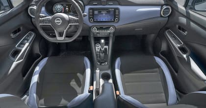El interior del Nissan Versa Exclusive ganó en modernidad