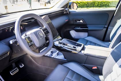 El interior del nuevo Citroën C5 Aircross combina tecnología intuitiva con una atmósfera pensada para una conducción serena.