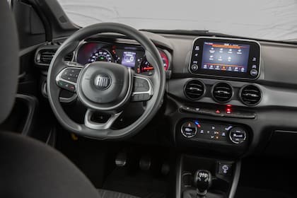 El interior del nuevo Fiat Cronos S-Design muestra un equipamiento bastante completo