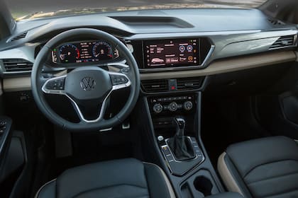 El interior del nuevo VW Taos es amplio y luminoso, dotado de un gran equipamiento de confort y seguridad