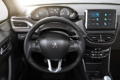 El interior del Peugeot 2008 también tiene la disposición i-Cockpit