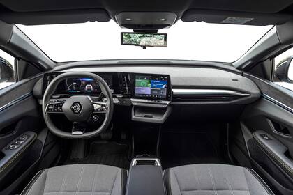 El interior del Renault Megane E-Tech es minimalista y tecnológico
