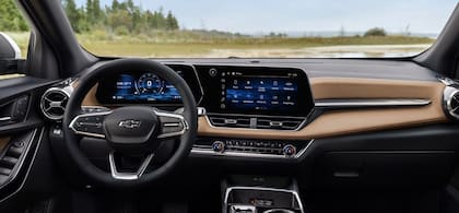 El interior del SUV cuenta con asientos delanteros y volante con calefacción (Chevrolet)