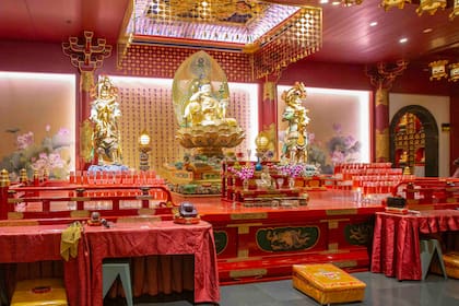 El interior del templo del Diente de Buda