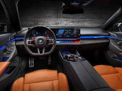 El interior está marcado por la línea M