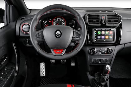 El interior también tiene un estilo deportivo definido