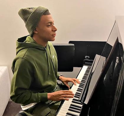 El interior tiene un estilo clásico con colores neutros