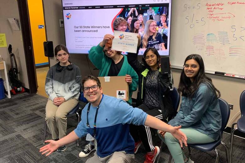 <strong>Creadoras del 'Project Deer' en la competencia estatal Samsung Solve for Tomorrow. Foto: Good Good Good</strong> <strong>Creadoras del 'Project Deer' en la competencia estatal Samsung Solve for Tomorrow. Foto: Good Good Good</strong>