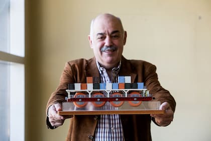 El inventor argentino Carlos Arcusin 