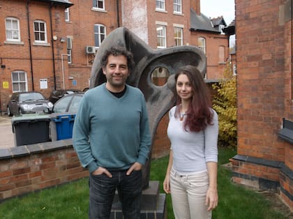 El investigador argentino Rodrigo Quian Quiroga y la italiana Emanuela De Falco, de la Universidad de Leicester