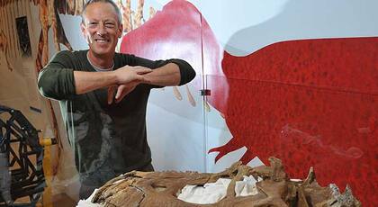 El investigador de paleontología ,Clive Coy , dijo que los huesos de dinosaurios encontrados son objetos de curiosidad tanto científica como histórica.