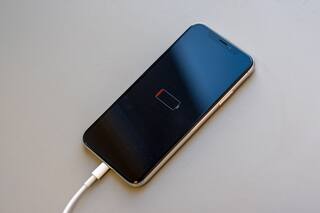 Vuelven las baterías removibles, y un fabricante de celulares no se quiere quedar atrás