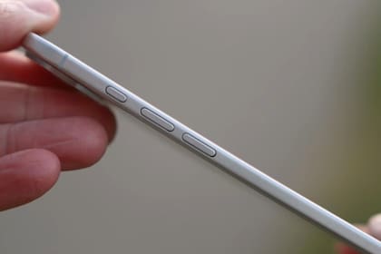 El iPhone 17 es mucho más delgado que los anteriores modelos y tiene un chasis de solo 5,5 mm