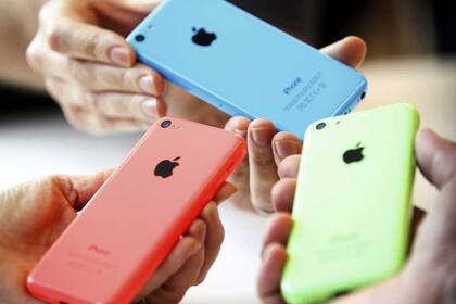 El iPhone 5C, señalado por los rumores previos como el teléfono barato de Apple, una observación que Cook rechazó