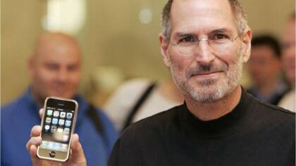 El iPhone, que Steve Jobs presentó en 2007, sigue siendo el producto estrella de Apple.
