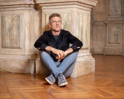 El italiano Carlo Ratti, curador de la Bienal de Venecia, es arquitecto, profesor de MIT y estudioso de la transformación de las grandes urbes