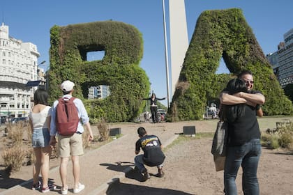 Las letras del jardín vertical miden 6,5 metros de altura y ya son un ícono de Buenos Aires