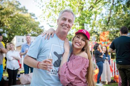 El jardín de la casa de Marley en Don Torcuato fue escenario del cumple. Allí, mamás y papás del colegio de Mirko compartieron una tarde distendida con varios famosos, como Vicky Xipolitakis, que dijo presente con su hijo, Salvador.
