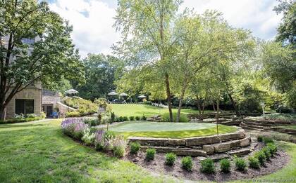 El jardín de la casa donde Taylor Swift y Travis Kelce pasaron la última Navidad