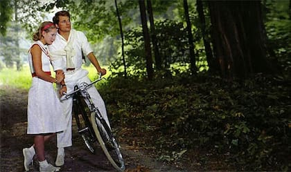 Una escena de la película El jardín de los Finzi-Contini (1970), de Vittorio de Sica, con Dominique Sanda y Helmut Berger