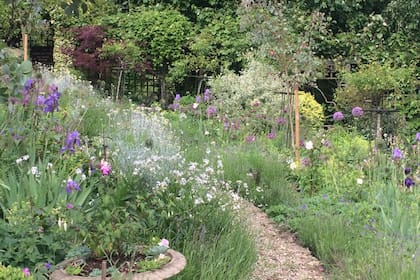 El jardín de Sarah Raven, una de las figuras favoritas del público jardinero inglés, podrá verse durante la edición 2020 del Chelsea Flower Show.