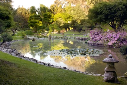 El jardín de Teresa Dodero de Zavalia es uno de los jardines realizados por Inomata en la Argentina, y muy bien mantenido.