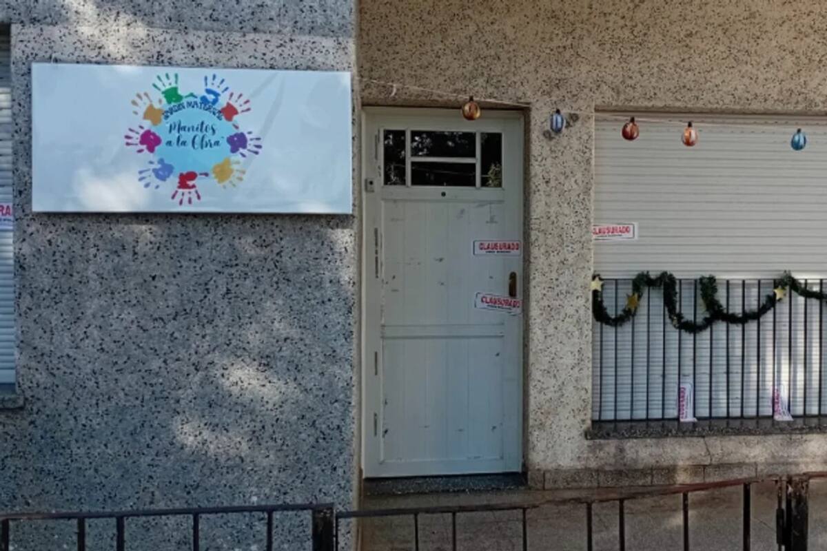 Os pais condenaram o abuso de bebês e crianças na creche depois que os vídeos se tornaram virais Os pais condenaram o abuso de bebês e crianças na creche depois que os vídeos se tornaram virais