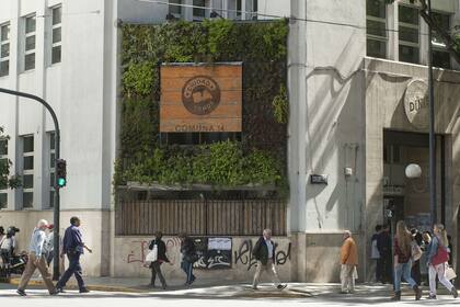 El jardín vertical de la sede de la Comuna 14