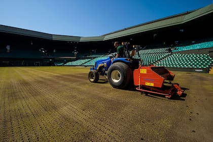 El Centre Court de Wimbledon, en agosto pasado, durante el proceso de renovación de la superficie.