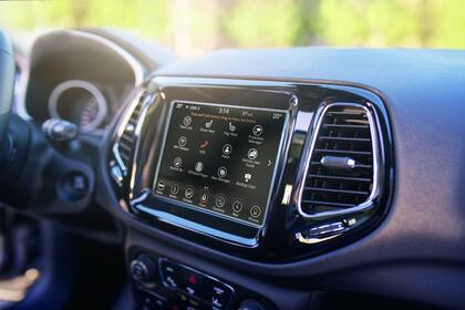 El Jeep Compass estrena una nueva pantalla de 8,4” con el sistema Uconnect