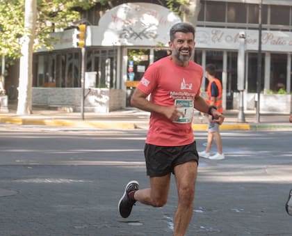El jefe comunal mendocino es un asiduo deportista. Hace habituales recorridas por el centro y el piedemonte, donde ocurrió el violento asalto.