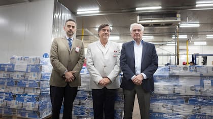 El jefe de Cancillería de la embajada de México en la Argentina, Gabriel Terrés; Rodolfo Acerbi, vicepresidente del Senasa, y Hugo Borrell, de ArreBeef