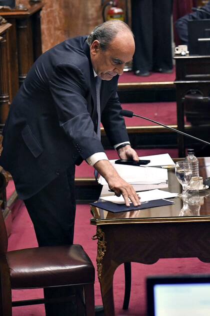 El jefe de Gabinete, Guillermo Francos, se retiró del recinto del Senado
