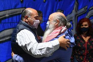 El jefe de Gabinete, Juan Manzur, junto a Emilio Pérsico, el sábado último