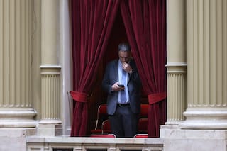 Adorni retrasa su informe sobre la gestión en el Congreso y la oposición pide interpelarlo por los viajes