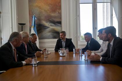 El jefe de Gabinete Marcos Pena, y el ministro de Producción, Francisco Cabrera, durante una reunion con los miembros del comite ejecutivo de la Union Industrial Argentina (UIA) con el proposito de analizar futuras medidas para dinamizar ese sector. En Casa Rosada