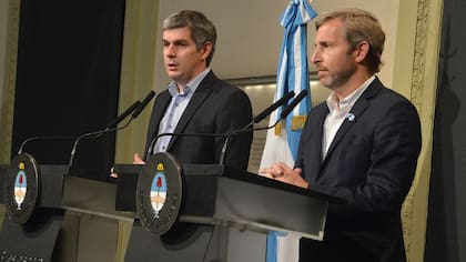 El jefe de Gabinete, Marcos Peña y el ministro del Interior, Rogelio Frigerio